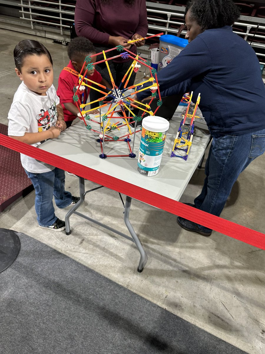 Families enjoyed incredible performances🎭🎤🎻 and unique demonstrations⚙️🤖 today at our #ChoiceFestival Applications are open for our lottery on Dec 13 🗓️ Seats fill quickly! Apply today at AldineISD.org/Choice @AldineISD @drgoffney @OOT_AldineISD @adbustil @GabySierraEdu