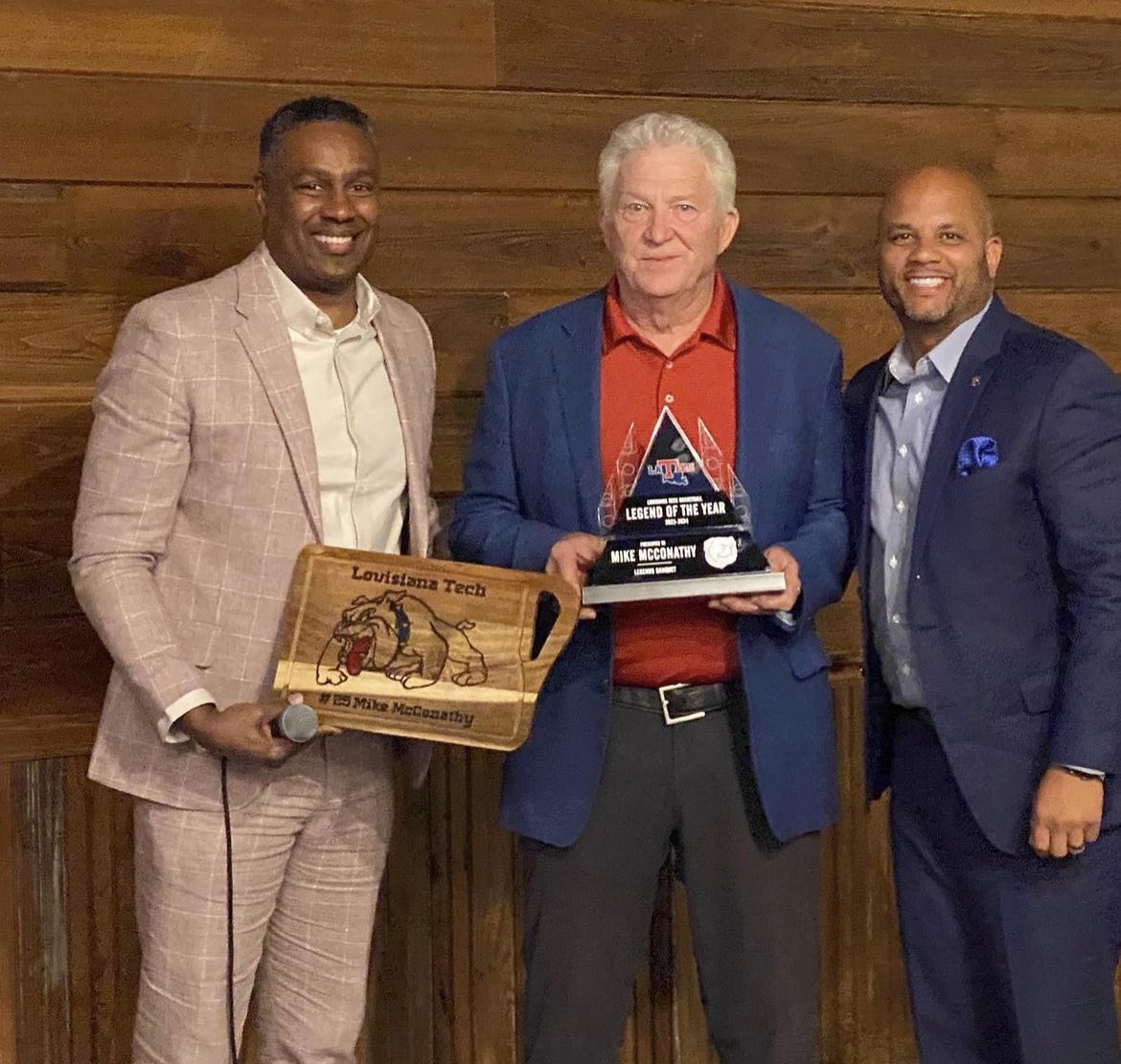 Bulldog Basketball 🐶🏀 (@latechhoops) on Twitter photo Was a joy to honor this years Bulldog Legend, Mike McConathy, at our second annual Legends Dinner this past week
📸 by <a href="/TMoPix/">Tom Morris</a> Was a joy to honor this years Bulldog Legend, Mike McConathy, at our second annual Legends Dinner this past week
📸 by <a href="/TMoPix/">Tom Morris</a>