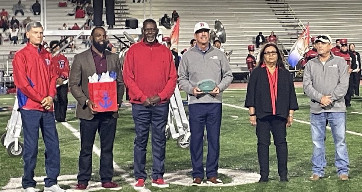 DannyMassey44's tweet photo. Great night honoring Nan Bass & Ronnie Barnes into the @BrazosportISD Wall of Fame! #BISDfamily #FreeportProud https://t.co/QqVFSXbKuJ