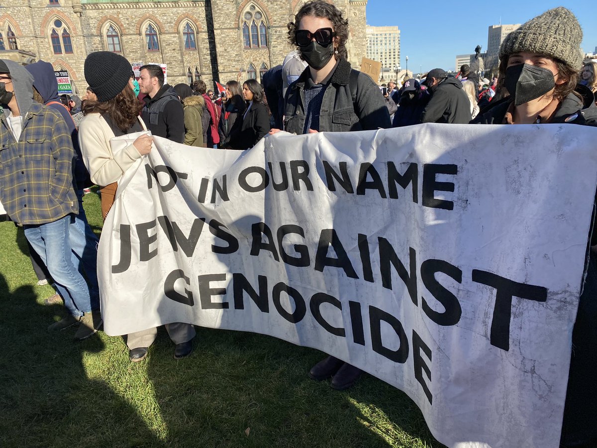 Massive rally and march in Ottawa for the day of action today demanding a ceasefire, an end of the siege, and an end to Canadian complicity in Israel’s genocide in Gaza #CeasefireNOW #FreePalestine