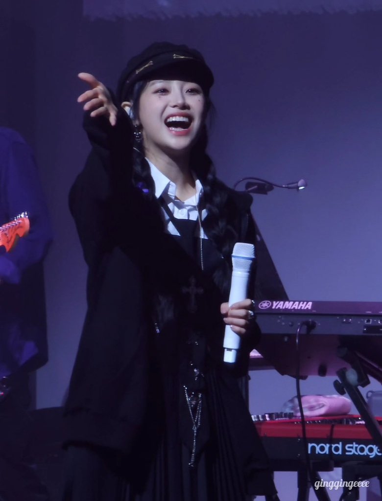 chuu pics tweet media