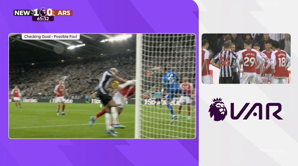 Noscanj's tweet photo. Wtf is wrong with English football referee’s, Linesman’s, VAR, Officiating officials.
How is this ball not out of play??
How is this not a foul??
Like what tha fuck is wrong with VAR??
@premierleague @FIFAcom @Arsenal @ArsenalFC_fl https://t.co/iXNKQgFlaL