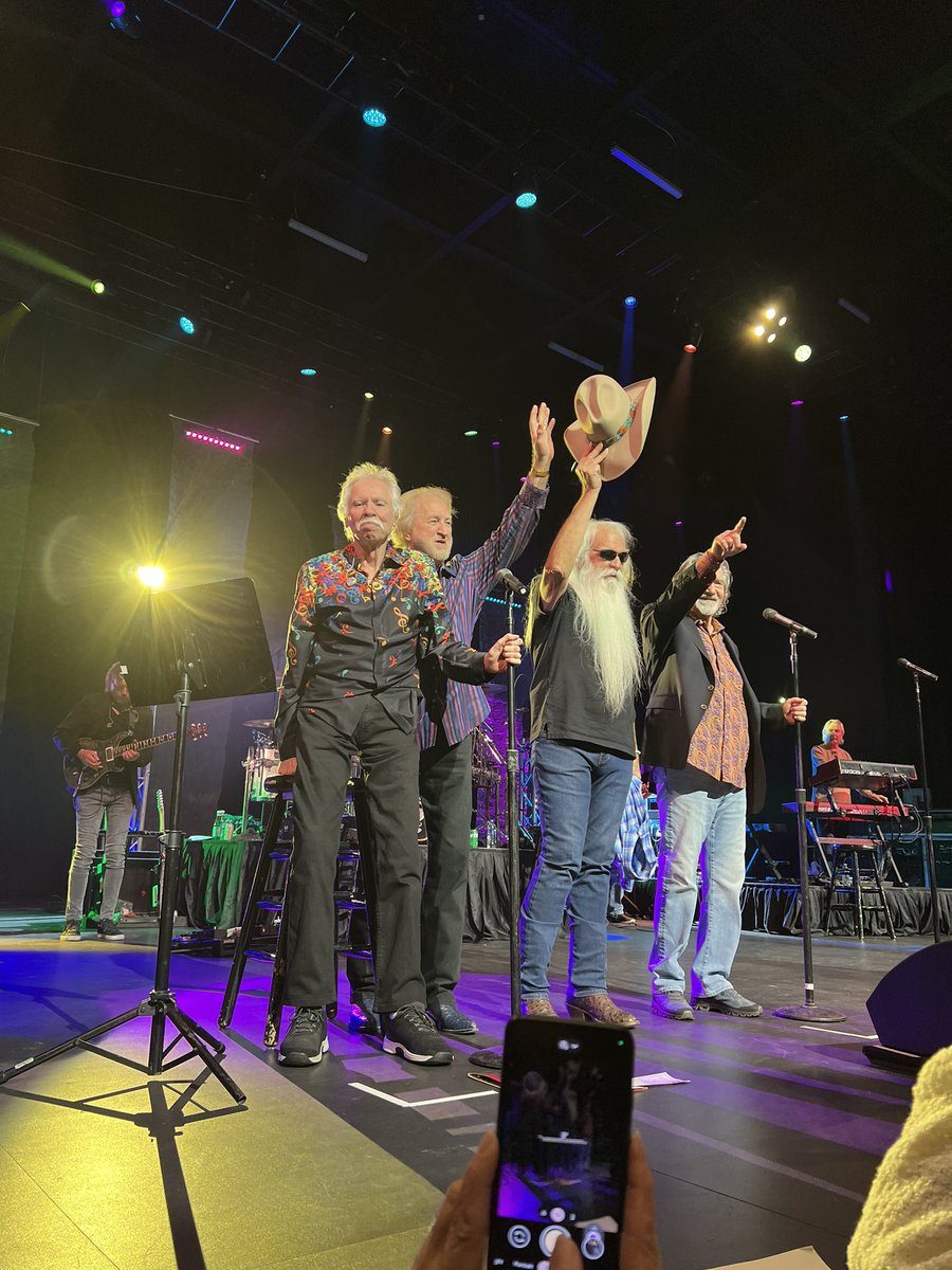 Bethyfo's tweet image. What an incredible &amp;amp; memorable night last night seeing my @oakridgeboys ! Thank you for being such a huge part of my life . I cried, laughed &amp;amp; cried some more . I became a fan of country bc of this group &amp;amp; have attended fan club parties &amp;amp; countless concerts . Forever an Oaks fan
