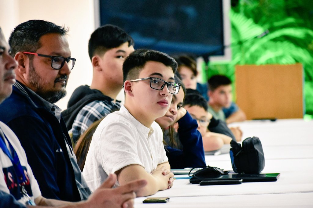 Hoy compartimos con la delegación nacional infantil de robótica, que viaja en las próximas horas a las Olimpiadas en Panamá.

¿Qué es la Olimpiada Mundial de Robótica?

La Olimpiada Mundial de Robótica (WRO por sus siglas en inglés), es una competencia dirigida a equipos de niños