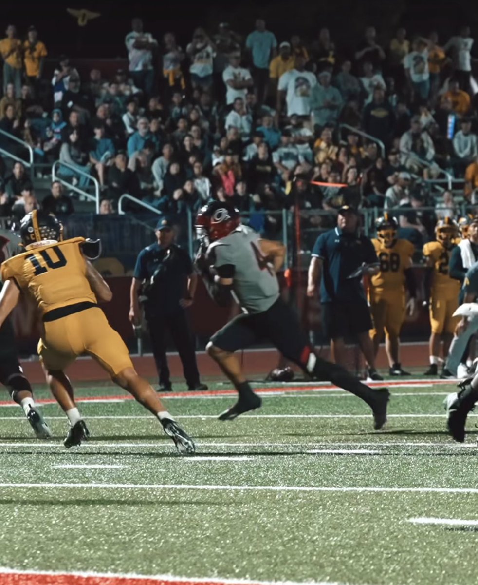Kali_SaS_'s tweet photo. Smooth!! Southern California’s Corona Centennial High School has a stud at Quarterback…. Rated the 14th player in the state, the 6’2” 190 junior leads with accuracy and brings a calmness to the position he’s passed for 2,335 yds 20 tds and 5 ints…. https://t.co/NXXyqH7VIb