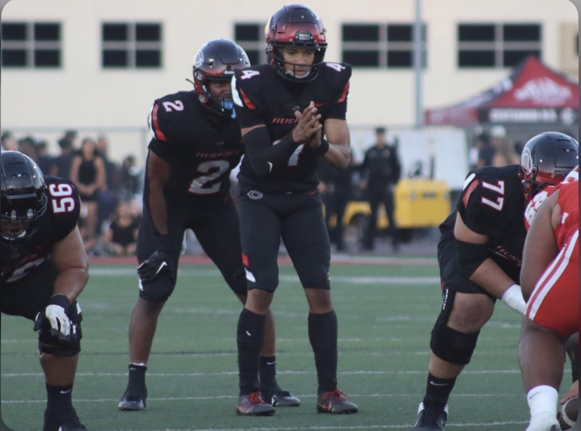 Kali_SaS_'s tweet photo. Smooth!! Southern California’s Corona Centennial High School has a stud at Quarterback…. Rated the 14th player in the state, the 6’2” 190 junior leads with accuracy and brings a calmness to the position he’s passed for 2,335 yds 20 tds and 5 ints…. https://t.co/NXXyqH7VIb