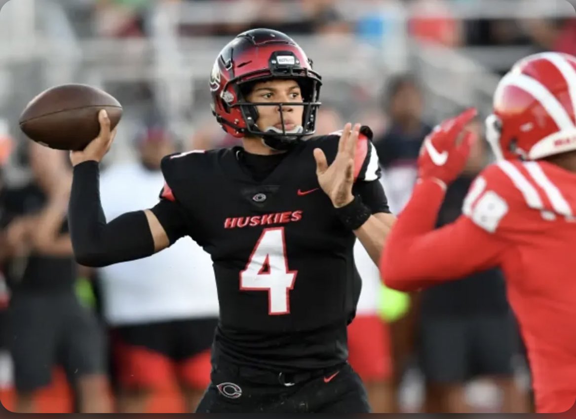 Kali_SaS_'s tweet photo. Smooth!! Southern California’s Corona Centennial High School has a stud at Quarterback…. Rated the 14th player in the state, the 6’2” 190 junior leads with accuracy and brings a calmness to the position he’s passed for 2,335 yds 20 tds and 5 ints…. https://t.co/NXXyqH7VIb