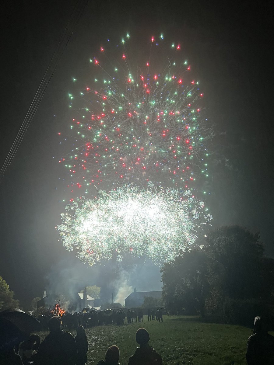 HaslemereSja's tweet photo. Our @stjohnambulance volunteers are covering the bonfire and fireworks in Heyshott this evening. https://t.co/XwDTFUGmEe