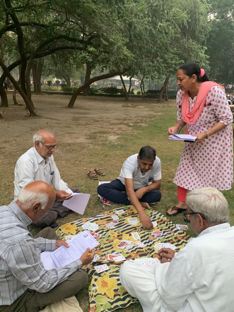 shobhavijender3's tweet photo. No words to Team @ngo_sampurna for their exceptional dedication to contact the senior citizens even in Parks to invite them on 9th November in community center sector 18 to enjoy  #kavitapath by their own colleagues. @ss_nirmala @AmitGoelTweets @tanvigrover1 @BansuriSwaraj https://t.co/iiUsUbfBxB