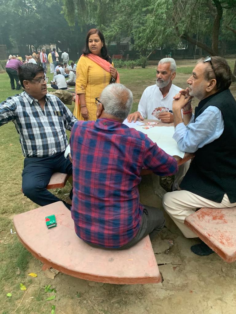 shobhavijender3's tweet photo. No words to Team @ngo_sampurna for their exceptional dedication to contact the senior citizens even in Parks to invite them on 9th November in community center sector 18 to enjoy  #kavitapath by their own colleagues. @ss_nirmala @AmitGoelTweets @tanvigrover1 @BansuriSwaraj https://t.co/iiUsUbfBxB