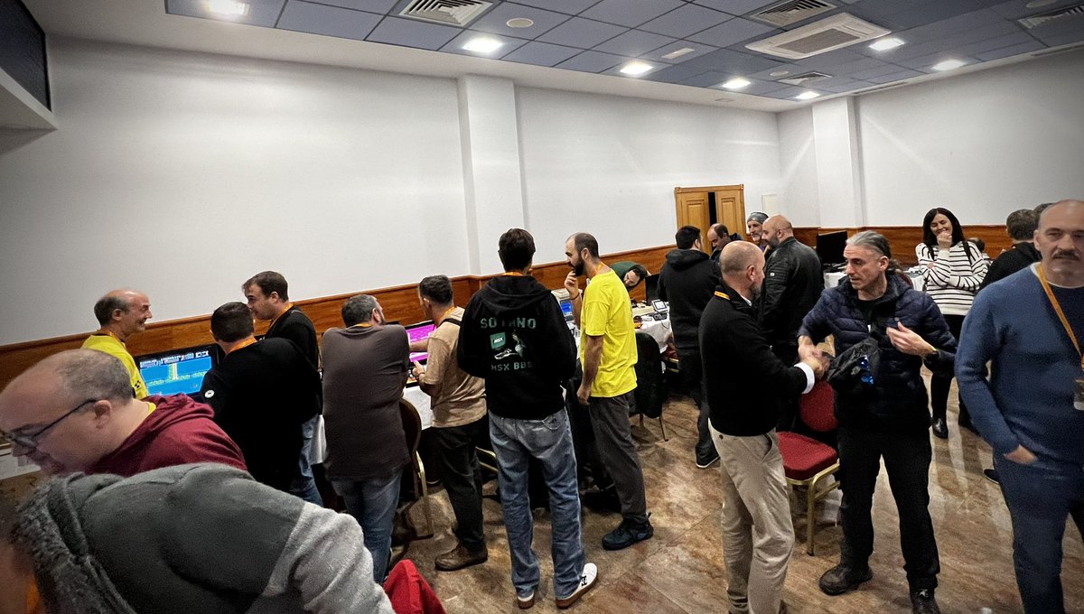 Jon_Cortazar's tweet photo. ¡Cacharreo y muy buena gente en la @QuesadaSX #RUN23 #MSX! 🕹️ https://t.co/fr4GYE9kSa