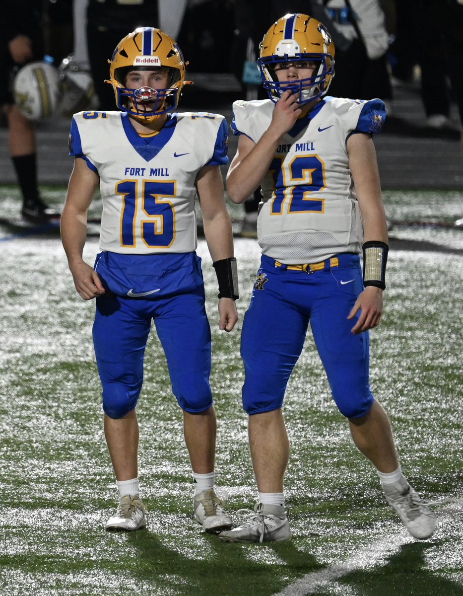 Broden_M11's tweet photo. Not the result we wanted  but grateful 4 the opportunity to suit up w Varsity @FMHSFB23 for the playoffs. Thnks 2 all the coaches &amp; teammates that gave me a chance &amp; helped  me grow as a player. Keep ur heads up. Our story is just starting. Next year starts today! @QBHitList https://t.co/ll0OhV4RdH