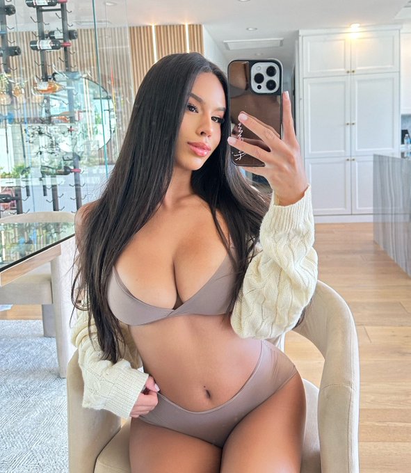 cuddle szn 🧸🤍 https://t.co/Hrfdo6OX75<a href="/tag/showersquirt"class="tags"><span>#showersquirt</span></a>