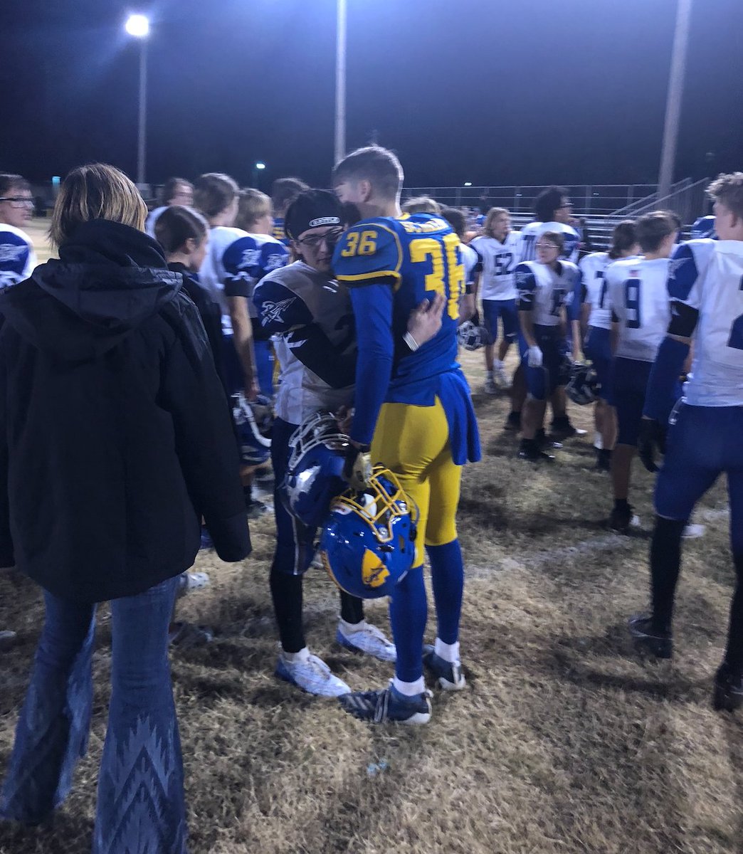 GDFMFB's tweet photo. @CoachGusSmith1 @coachschumer_SV It was awesome to have those players come over and show so much kindness and empathy to our players. Big SO to @coachschumer_SV and his players! https://t.co/Bg0uauxyZ5