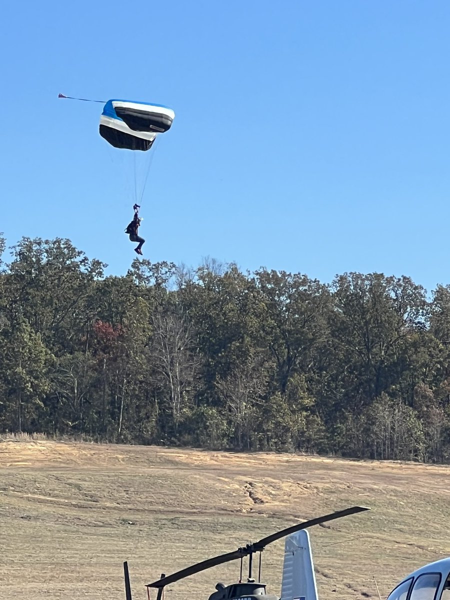 shanebarnette's tweet photo. Great day at the ELKS Veterans Day Airshow. Thank you, Veterans for your service! @CullmanTribune @TheCullmanTimes https://t.co/Jx5Tmblnqk