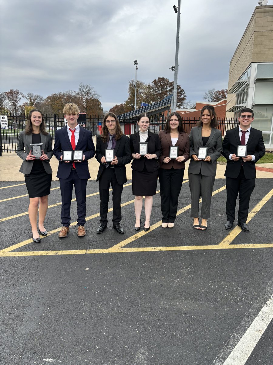 NHSpeech's tweet image. Congrats to the team members who placed at the Boardman Tournament. Avah R., 3rd DI, Andrew B./Logan B 6th Duo, Noah Y. 5th Congress, Olivia B. 6th OO, Rebekah V. 5th HI, Natallia C. 5th Dec, Brian Jones 4th IX. The team finished 5th Overall. Great Job!
