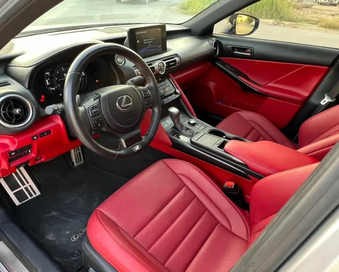 OtsileJK's tweet image. Lexus IS 300h &amp;gt;&amp;gt;&amp;gt; BMW 320i