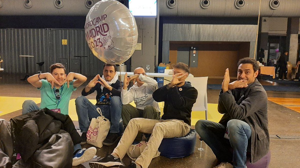 sabandijersclub's tweet photo. Despedimos el evento de la #WCMAD con nuestros Sabandijers haciéndole un guiño a @manel__roman https://t.co/OLh46k6lVe