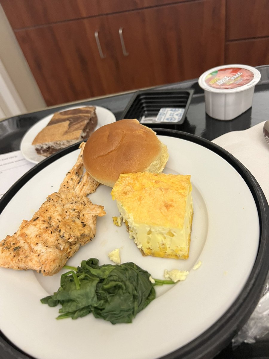 OhThatssJasmine's tweet photo. Lord this borderline prison food https://t.co/dNvSdAU7Om