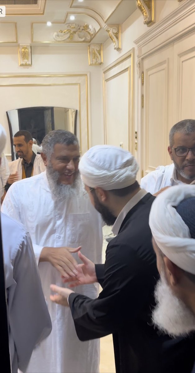 Elhamdulillah Âlem-i İslâm’ın birçok bölgesinden alim ve ârif şahsiyetler ümmetin ortak derdi olan Kudüs ve Mescid-i Aksa için Katar’da bir araya geliyor.Gazze ve Aksa için ne yapabileceğimizi konuşmak için büyük muhaddis Şeyh Muhammed Hasen Dedov Hocamızı da ziyaret ettik.