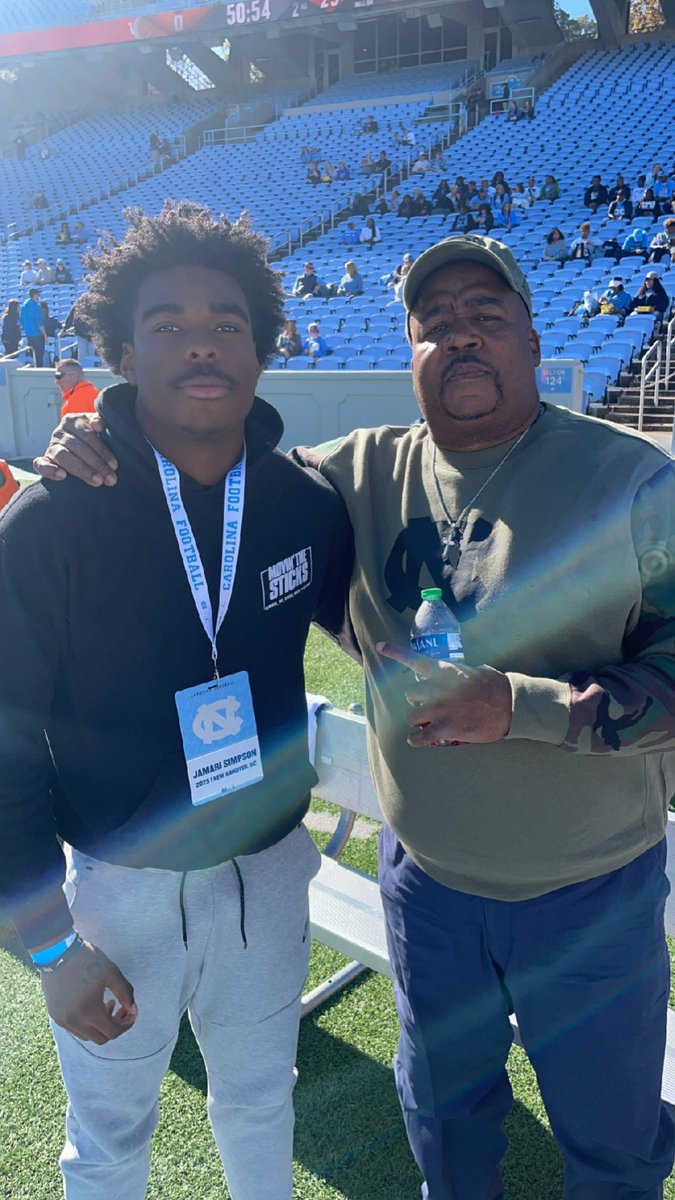 Jamarisimpson8's tweet photo. Good time at UNC today. After a great dub yesterday, Thank you @__alexwhite and @julianrowecohen for inviting me 🩵🤍 @NHHSFootball23 https://t.co/LgIMQevRRL