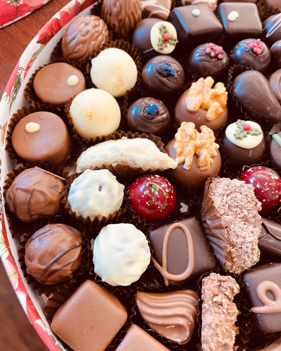 Family Sharing Chocolate Box
👇
helenschocolates.co.uk/christmas-choc…