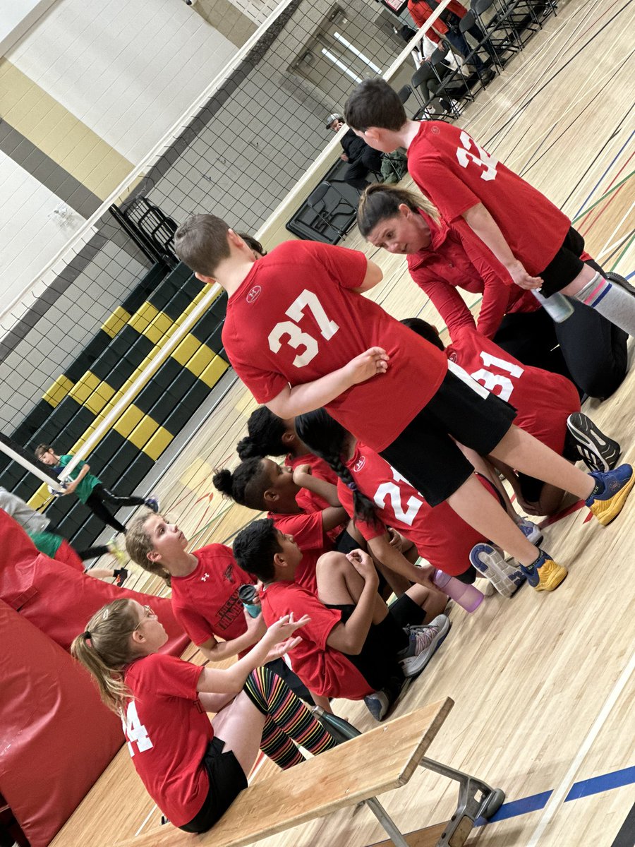 Loved watching the volleyball action between Thickwood and The Christian school this afternoon 🏐 lots of great skills and potential!! @thickwoodArts @ChristianFMPSD @FMPSD