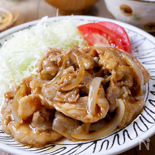 rihitoyone108's tweet photo. 今日は豚の生姜焼き定食を開店より販売！食べに来て欲しいなー
#ベイダー食堂 https://t.co/prtbPd9T91