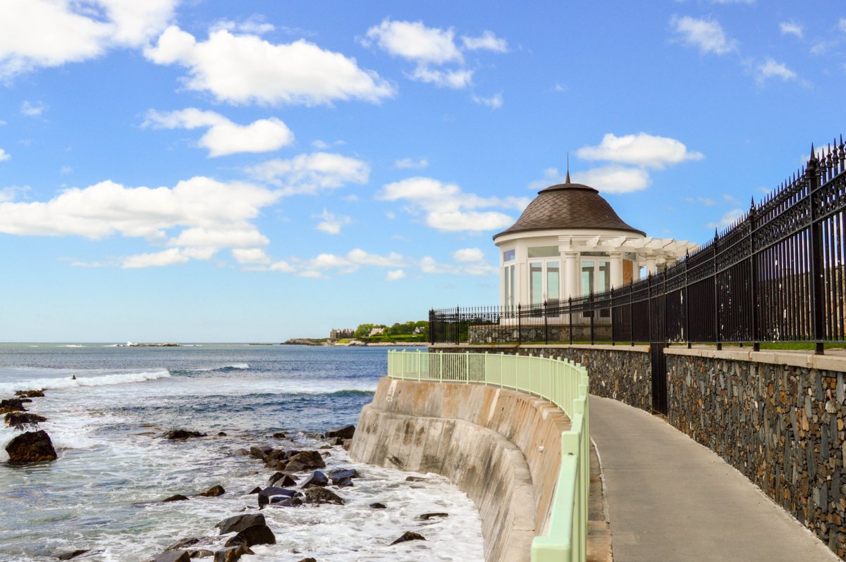 localBuddygo's tweet image. 🤣 "Cliffhanger Comedy" in Newport, Rhode Island at "Cliff Walk"! 🌊🚶 Stroll along the stunning coastline and let Local Buddy be your guide for seaside giggles and scenic views! 🗺️ #CliffWalkChuckles #NewportAdventures #LocalBuddyApp 🌞🌊😄