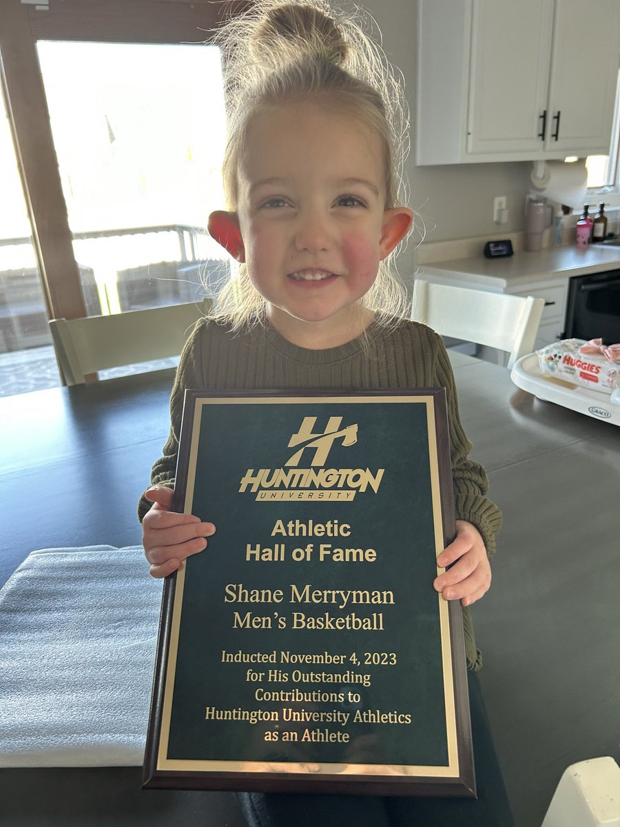 tmerryman10's tweet photo. Big congrats to my fav guy! @Mhane_Serryman was inducted into the Huntington University athletic hall of fame today! So proud of him &amp; all of his accomplishments at HU. You’d never know it because he’s one of the most humble guys, but he was a pretty decent basketball player 😉🏀 https://t.co/jQ7iVZhPus