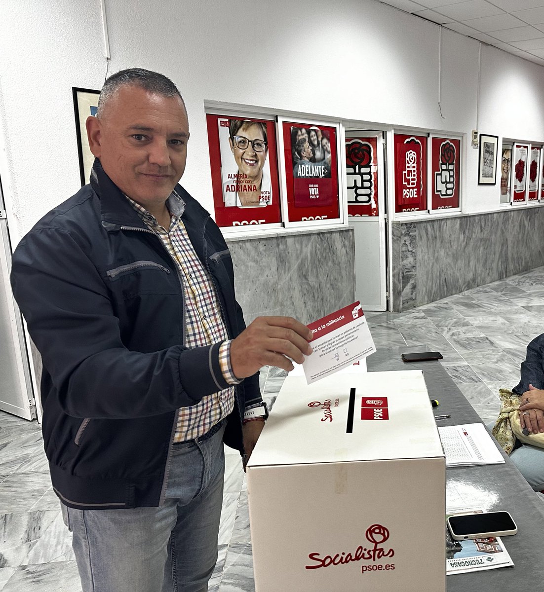 Hoy la militancia de la agrupación municipal de Almería ha ejercicio su derecho al voto en la consulta para que nuestro SG <a href="/sanchezcastejon/">Pedro Sánchez</a> pueda volver a formar un gobierno de coalición.

Mi voto ha sido un SÍ para que España pueda seguir avanzando con un gobierno progresista 🌹