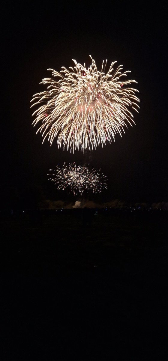 annabrooks66's tweet photo. #Cassiobury #fireworks #Watford #CassioburyPark https://t.co/rK0leuRU3I