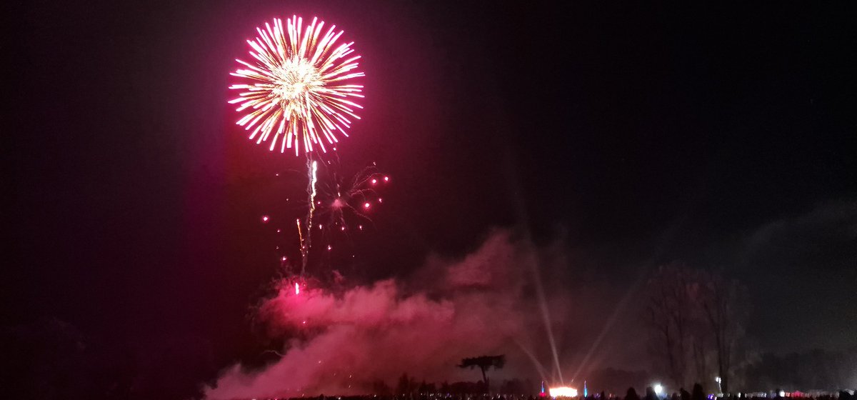 annabrooks66's tweet photo. #Cassiobury #fireworks #Watford #CassioburyPark https://t.co/rK0leuRU3I