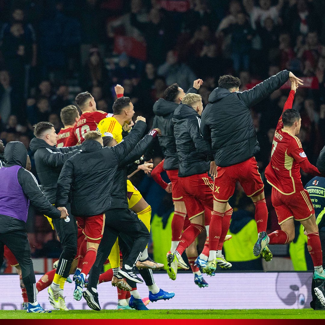 AberdeenFC's tweet photo. 🎶 'We're Aberdeen FC' ❤️

#StandFree https://t.co/0mEgH04qm4