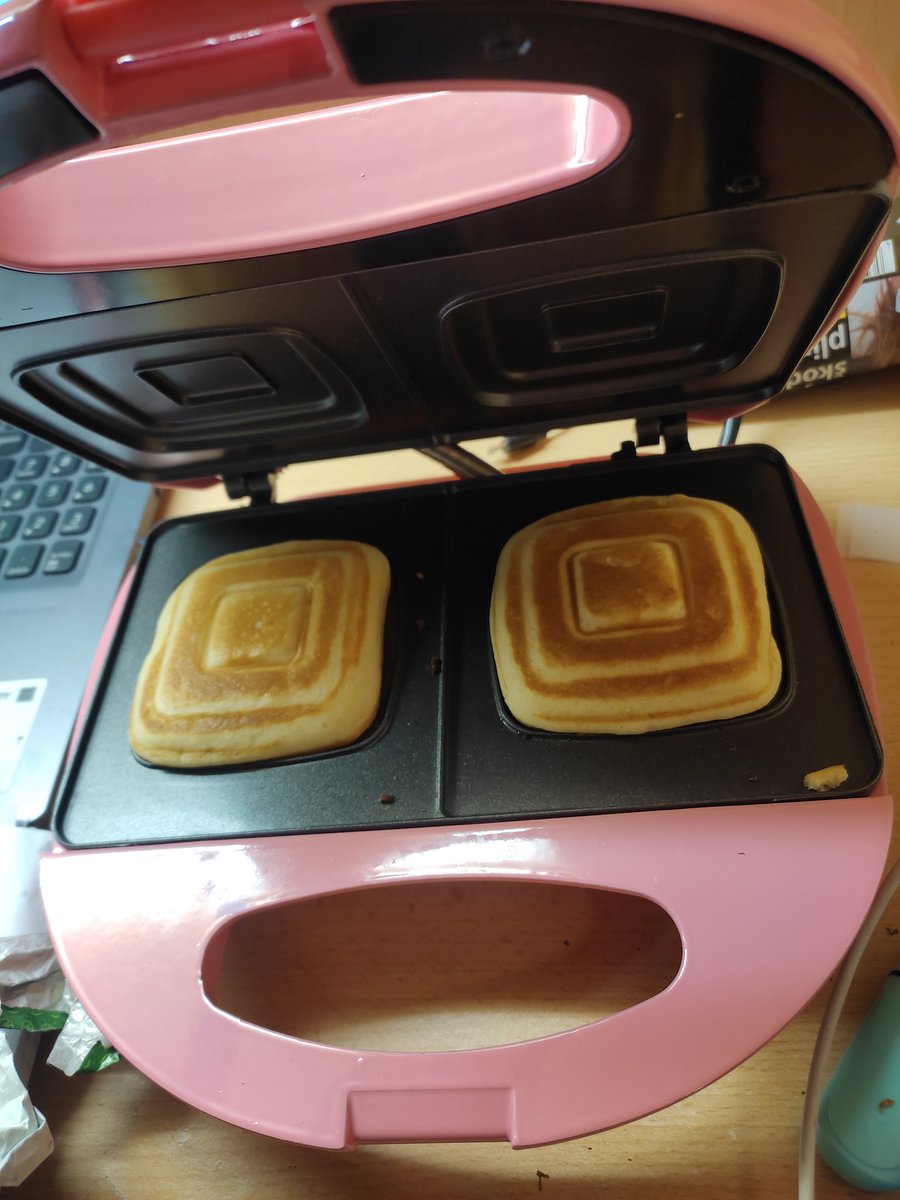 Mi dojde tosterot/waffle makerot  i odma go isprobavme