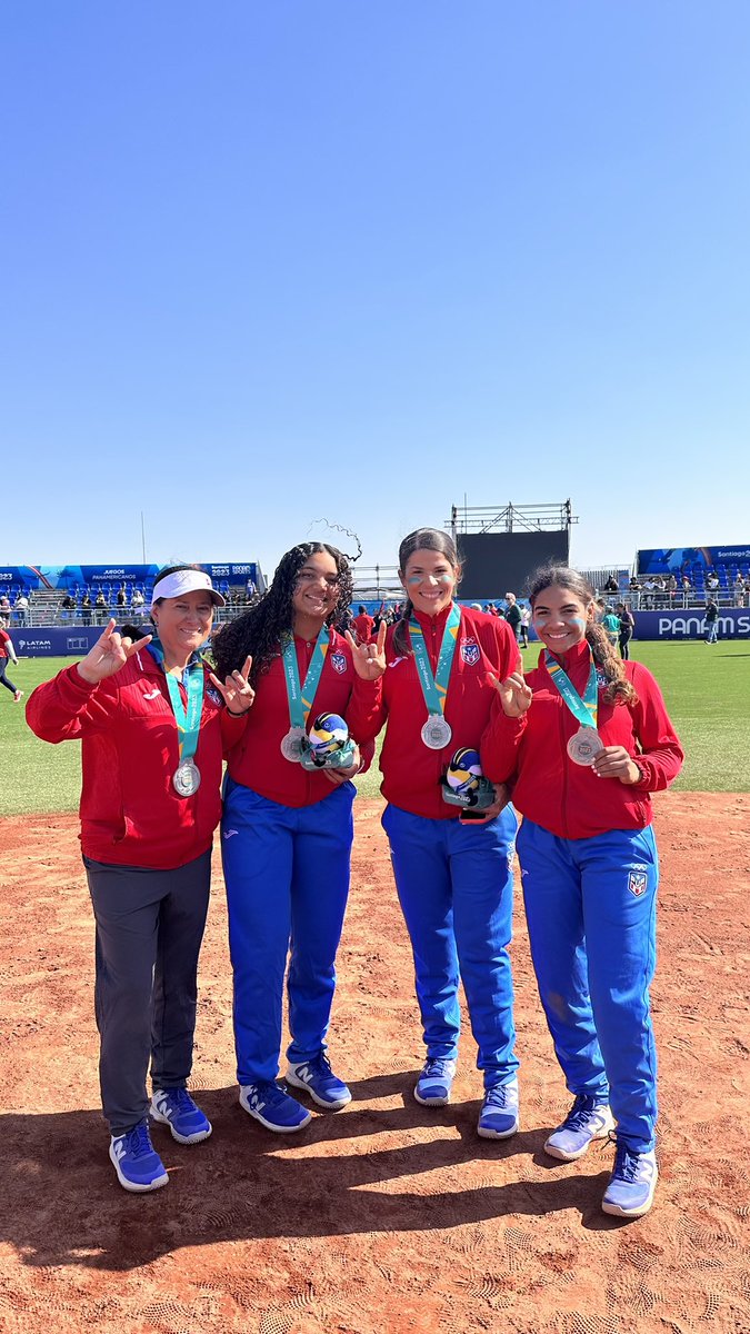 Congratulations to our Bulls and Team Puerto Rico on winning the silver medal in the Pan American games in Santiago, Chile! #HornsUp🤘
