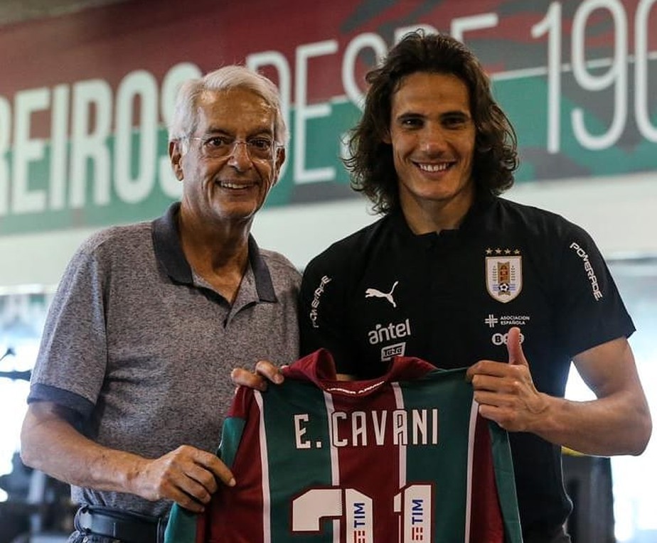 Cavani está desejando uma boa noite pra vcs