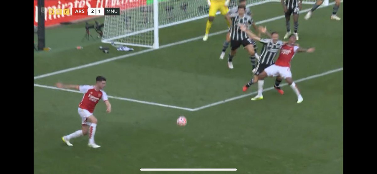 Að sjá Arsenal samfélagið tuða yfir dómgæslu…. Broslegt