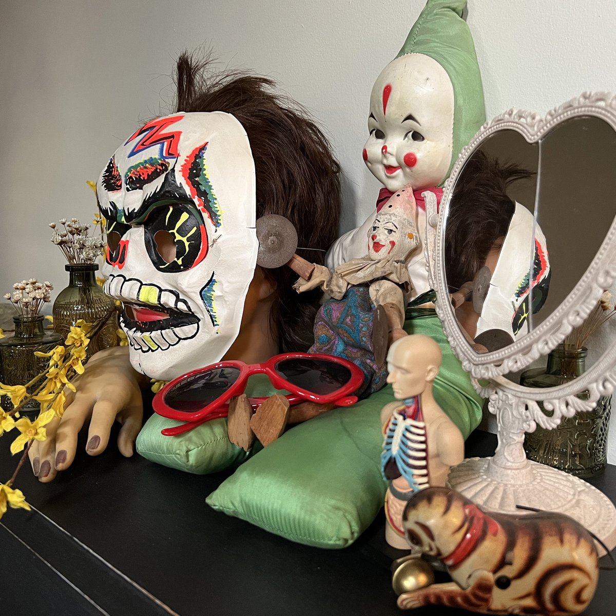 dungeonofskelet's tweet image. Happy 1st Birthday to our debut album #patterns Lots of great memories making this record. Lots of demos happening for DOS album #2 so stay tuned! More photos over on our IG! #patterns #dungeonofskeletons #happybirthday #powerpop #bandsoftwitter