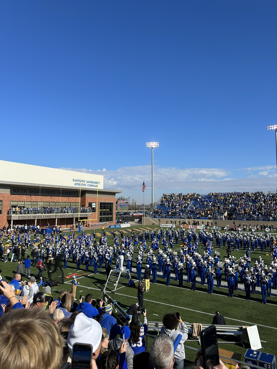 Had a great time at SDSU🐇💙💛 thanks <a href="/CoachLujan/">Zach Lujan</a> <a href="/GoJacksFB/">SDSU Football</a> for the invite!!