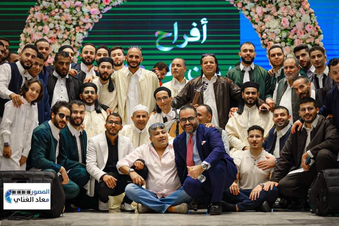 محمود ناقبه ومحمد زيدان ليل بالنهار وهم ينبحوا وواجعتهم فلوس الليبين وهذا عرس في بنغازي  الحكومة كلها وفروخ البغل وقالك فرح اسطوري  قال فلوس الليبيين قال