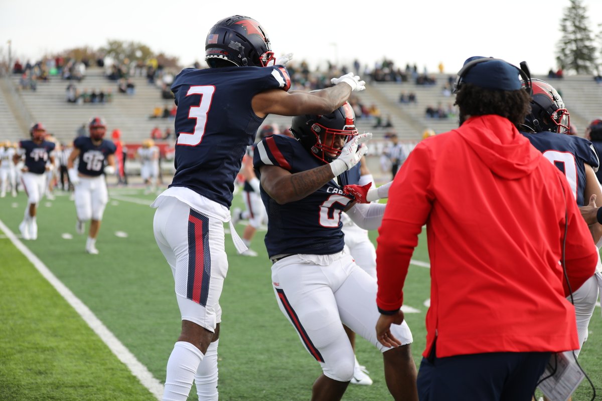 svsu_football's tweet photo. Micah Cretsinger have yourself a game!!
8 tackles / 4 interceptions (TD return) / 1 forced fumble
#NMUvsSVSU #GLIACFootball https://t.co/PzeNxjSKwE