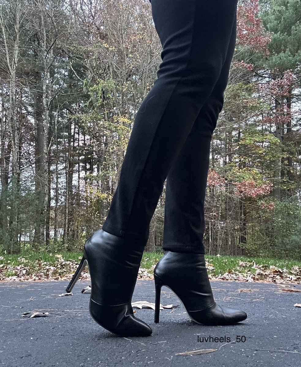 #luvshoes #highheels #bootseason #saturdaynight #heels #heeledbooties #booties #ankleboots #blackboots #stilettos #shoes