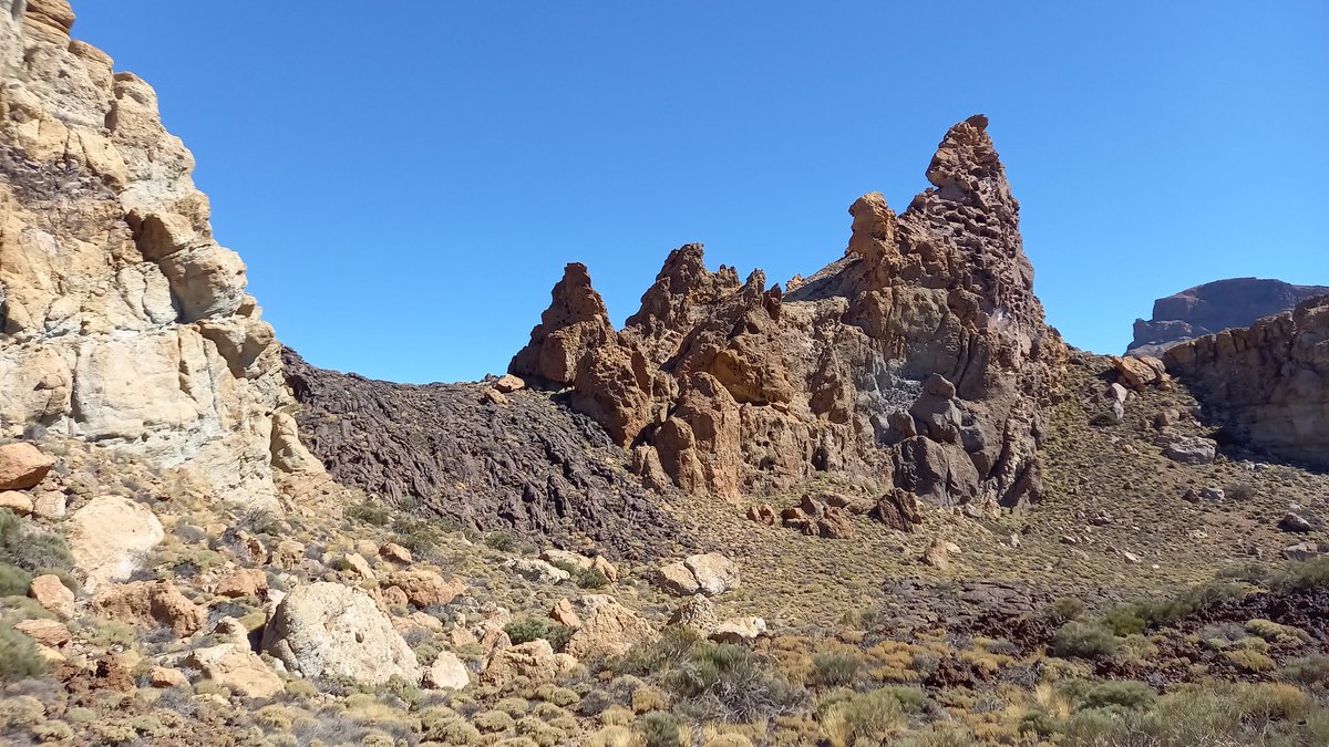Karl Esztl (@karl_oe1keb) on Twitter photo Today I was on Mount Tiede with my 2m Radio and had a great day in this amazing park EU-0210  #POTA Today I was on Mount Tiede with my 2m Radio and had a great day in this amazing park EU-0210  #POTA