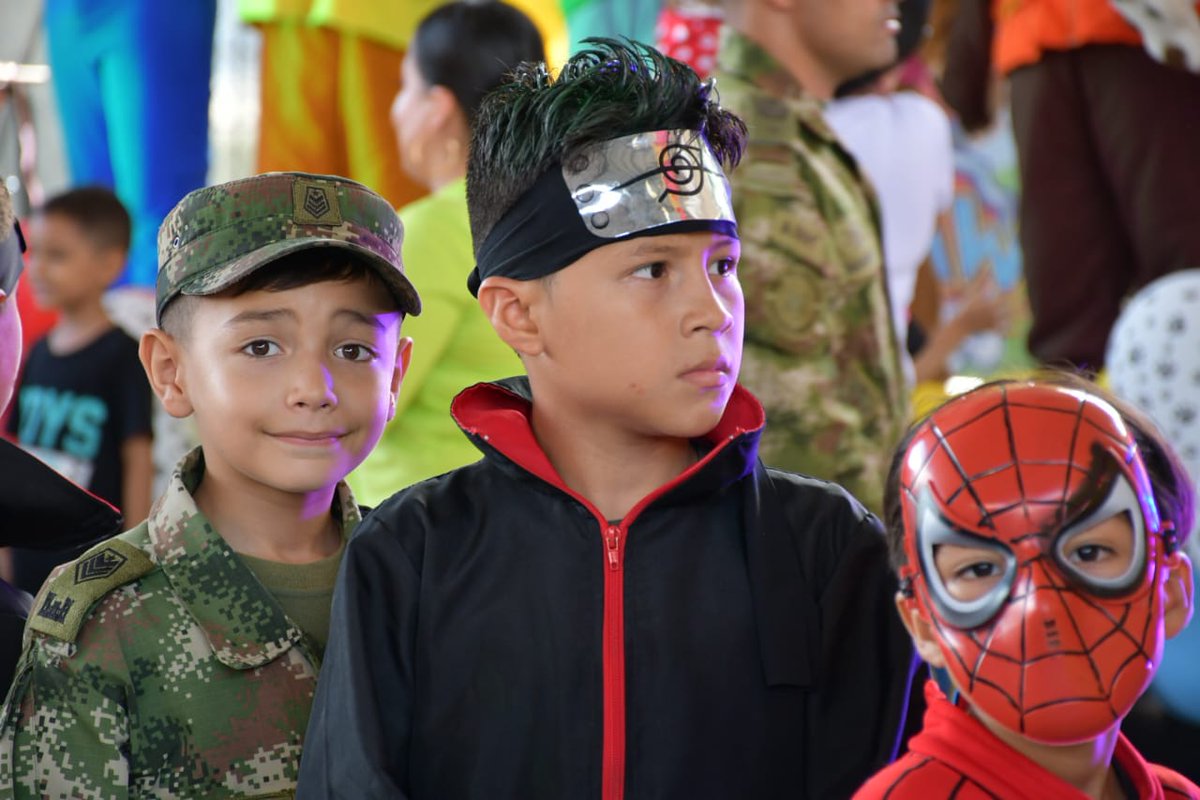 Ejercito_Div4's tweet photo. #FamiliaMilitar | Con presencia de los personajes de la patrulla canina, mucha diversión, juegos y dulces, vivieron el día de los niños, los hijos del personal de oficiales, suboficiales, soldados y personal civil, en las instalaciones del Cantón Militar Apiay en #Villavicencio. https://t.co/GCwtgGVFgI