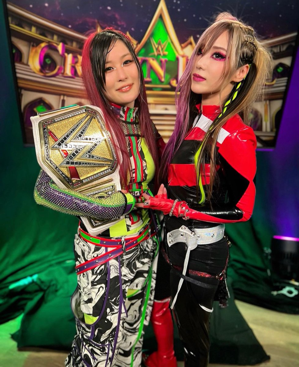 Iyo Sky and Kairi Sane backstage at Crown Jewel 💯