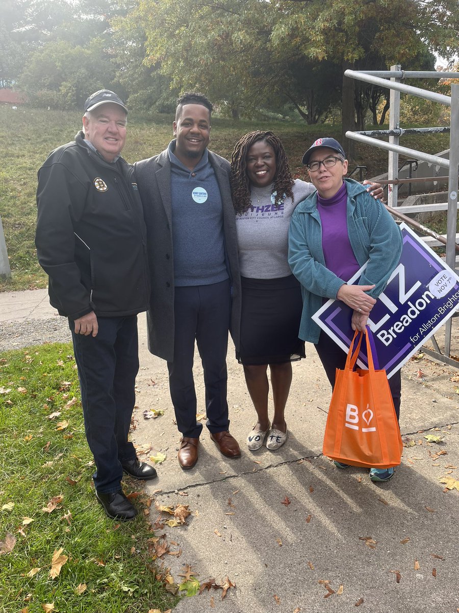 Santana4Boston's tweet photo. Third #TeamSantana action of the day at Ringer Park in Allston with @Ruthzee, @LizBreadon, and @RepKevinHonan 🌟

So grateful to have support from the @BUCollegeDems and @HarvardDems! Teamwork makes the dream work 💪🏾 https://t.co/VQqwJ6wXtj