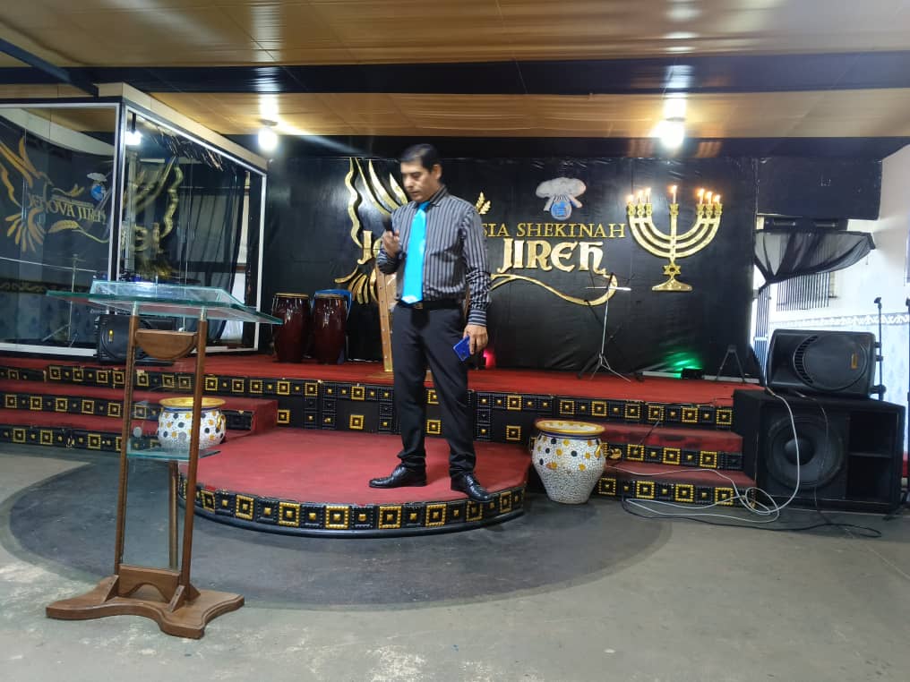 nirsusrrr's tweet photo. La Iglesia Adventista del Séptimo día Anaco de la zona V  realiza Gran Festival Oh, Música Divina. Niños, jóvenes y adultos se alegran al cantar himnos de loor a nuestro Creador. https://t.co/yPYMai2oMt