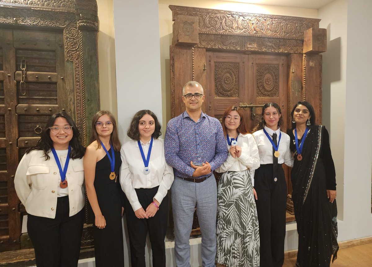 <a href="/EscolasTP/">Escolas do Turismo de Portugal</a> na #Eurhodip2023

A nossa aluna Inês Silva, da #EscoladeHotelariaeTurismodeLisboa ganhou a medalha de prata na prova de #TourismManagement 

#Cyprus #Chipre #Turismo #gestão #Management #TurismodePortugal