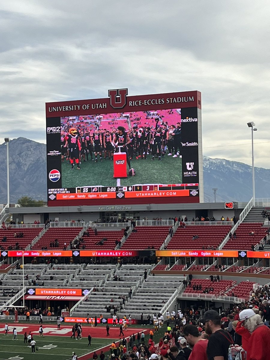 I like this game better than last weeks!! Go Utes!! #UtesGameday #22forever #GoUtes #Familyon3 #TheMarshallUtahFamily #UtesWin #LightTheU